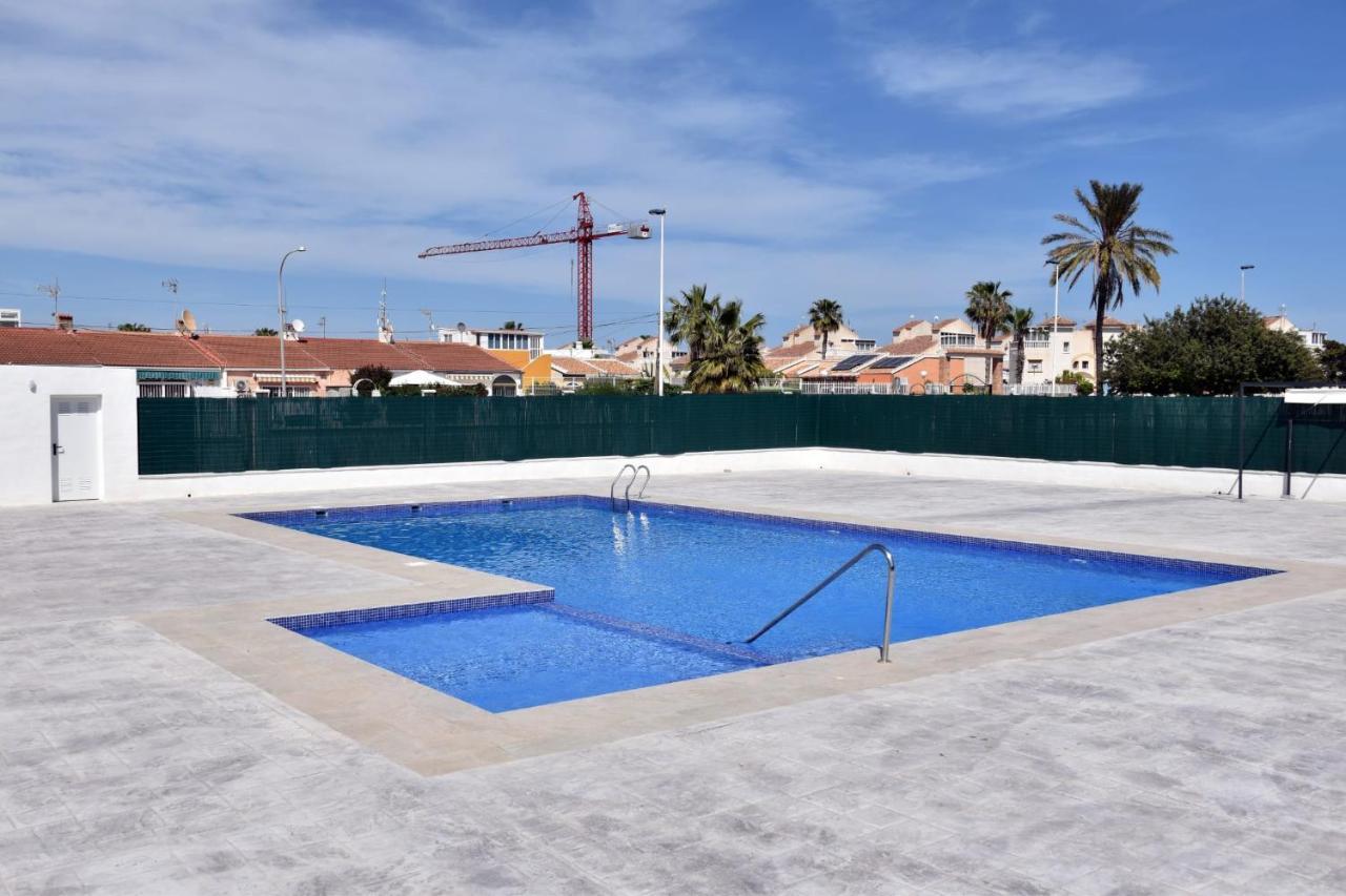 Casa Alex Torrevieja- Holiday House - Con Piscina Comunitaria Ngoại thất bức ảnh