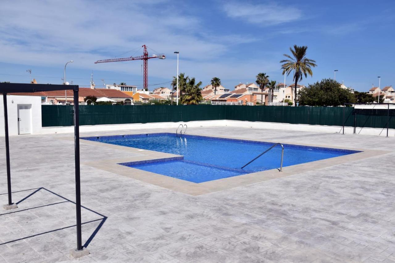 Casa Alex Torrevieja- Holiday House - Con Piscina Comunitaria Ngoại thất bức ảnh